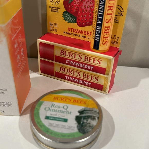 Burt's Bees lot of Lip Balm and Skin Care set of 17 items description details - Picture 3 of 5